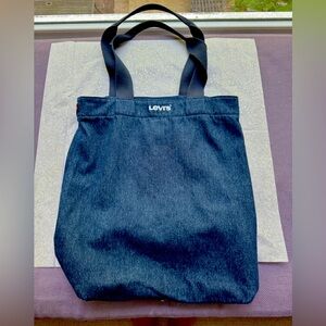 Very good Levi’s tote. Like new
